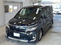 Цена авто Toyota Voxy с аукционов Японии, номер кузова ZWR80W, пробег 106 000, оценка 2