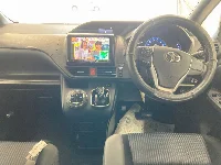 Цена авто Toyota Voxy с аукционов Японии, номер кузова ZWR80W, пробег 106 000, оценка 2