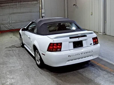 FORD MUSTANG