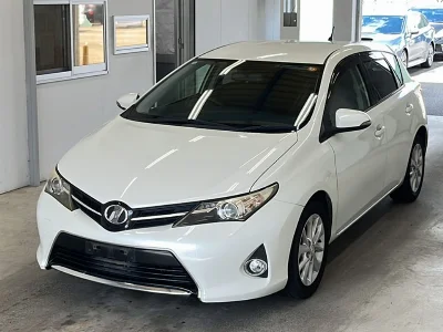 TOYOTA AURIS