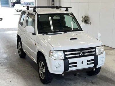 MITSUBISHI PAJERO MINI