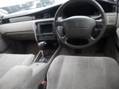 TOYOTA CROWN MAJESTA