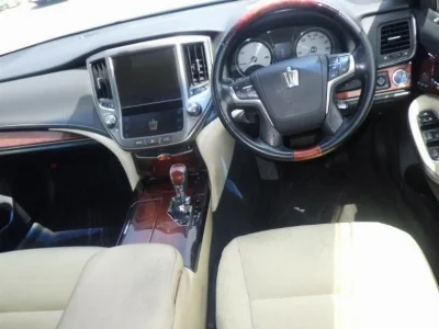 TOYOTA CROWN MAJESTA