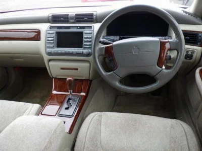 TOYOTA CROWN MAJESTA