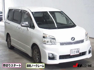 TOYOTA VOXY