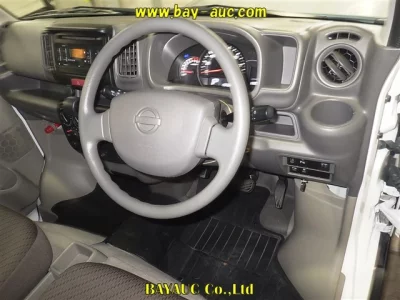 NISSAN CLIPPER VAN