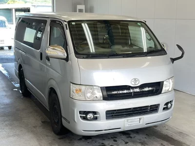 TOYOTA HIACE VAN
