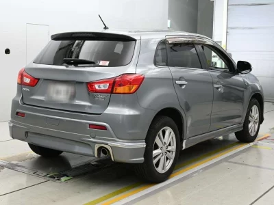 MITSUBISHI RVR