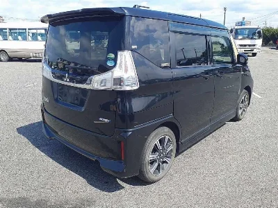 MITSUBISHI DELICA D2