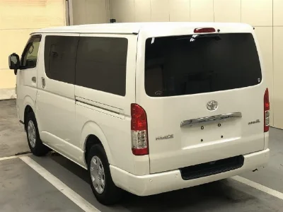 TOYOTA HIACE VAN