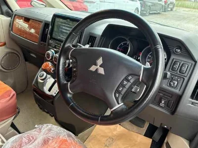 MITSUBISHI DELICA D5