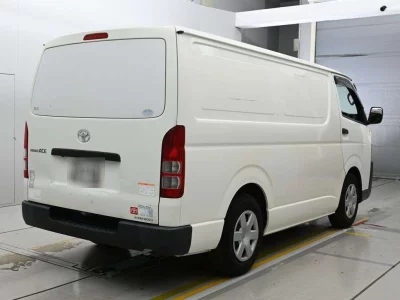 TOYOTA REGIUS VAN