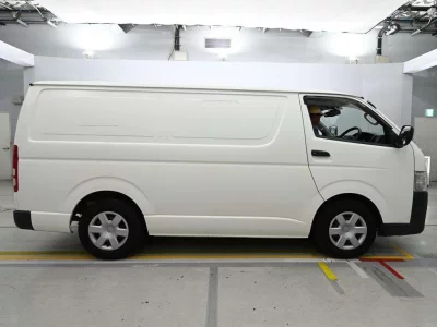 TOYOTA REGIUS VAN