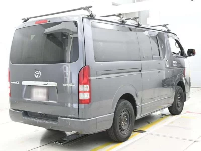 TOYOTA REGIUS VAN