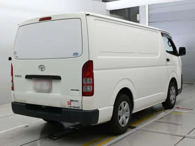 TOYOTA HIACE VAN