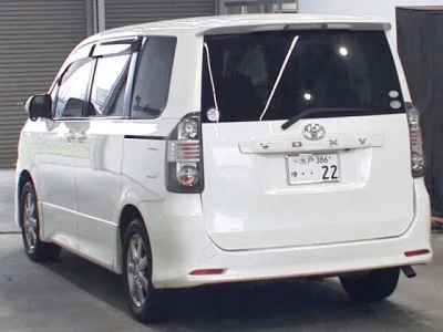 TOYOTA VOXY