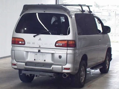 MITSUBISHI DELICA WAGON
