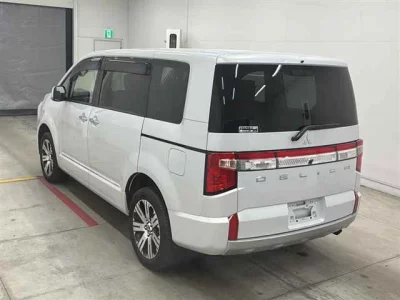 MITSUBISHI DELICA D5