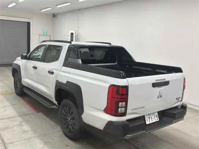 MITSUBISHI TRITON
