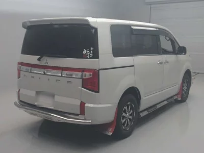 MITSUBISHI DELICA D5