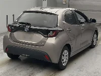 Цена авто Toyota Yaris с аукционов Японии, номер кузова MXPH10, пробег 122 000, оценка 4