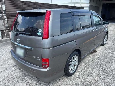 TOYOTA ISIS