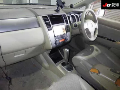 NISSAN TIIDA