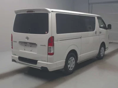 TOYOTA HIACE VAN