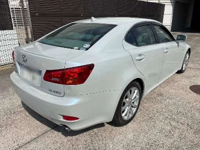 LEXUS IS