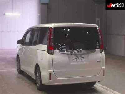 TOYOTA NOAH