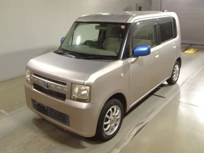 TOYOTA PIXIS SPACE