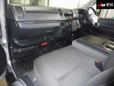TOYOTA REGIUS VAN