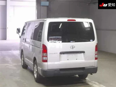 TOYOTA REGIUS VAN