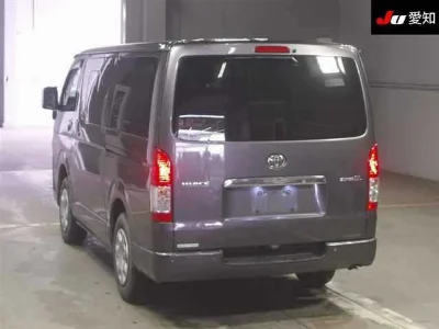 TOYOTA HIACE VAN