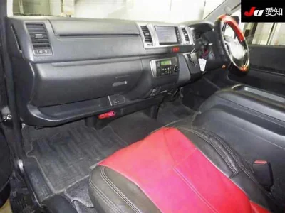 TOYOTA HIACE VAN