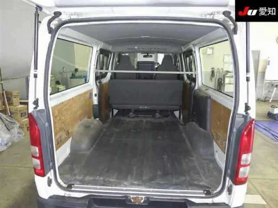TOYOTA REGIUS VAN
