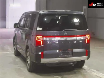MITSUBISHI DELICA D5