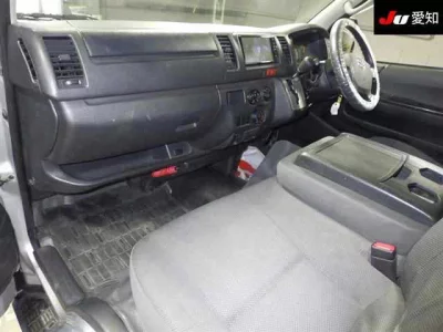 TOYOTA REGIUS VAN