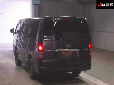 TOYOTA REGIUS VAN