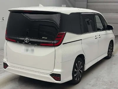 TOYOTA NOAH