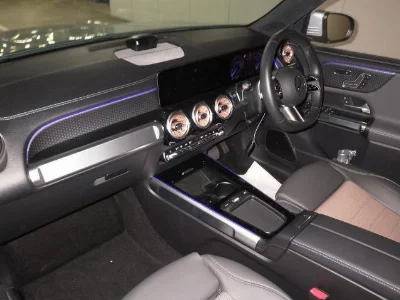 MERCEDES BENZ EQB