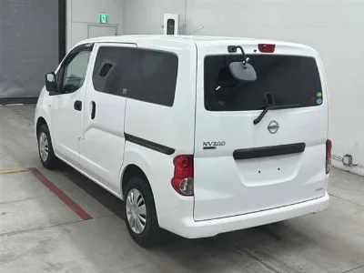NISSAN NV200