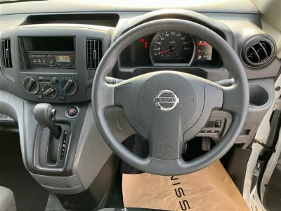 NISSAN NV200