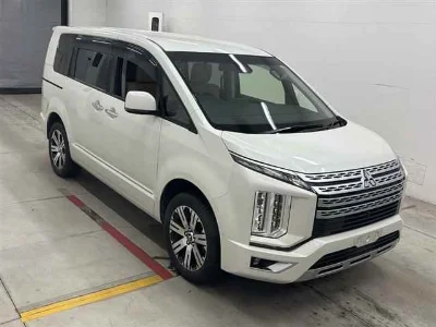 MITSUBISHI DELICA D5