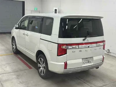 MITSUBISHI DELICA D5