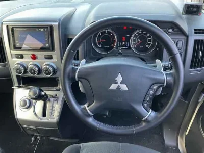 MITSUBISHI DELICA D5