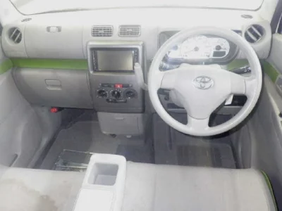 TOYOTA PIXIS SPACE