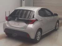 Цена авто Toyota Yaris с аукционов Японии, номер кузова MXPH10, пробег 8 000, оценка 8
