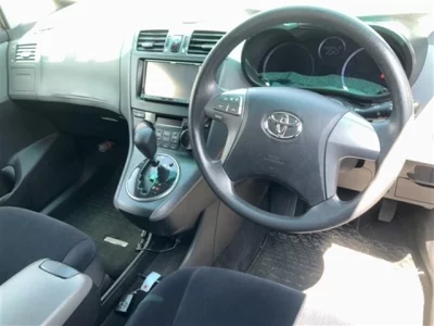 TOYOTA MARK X ZIO