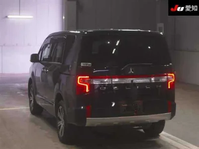MITSUBISHI DELICA D5